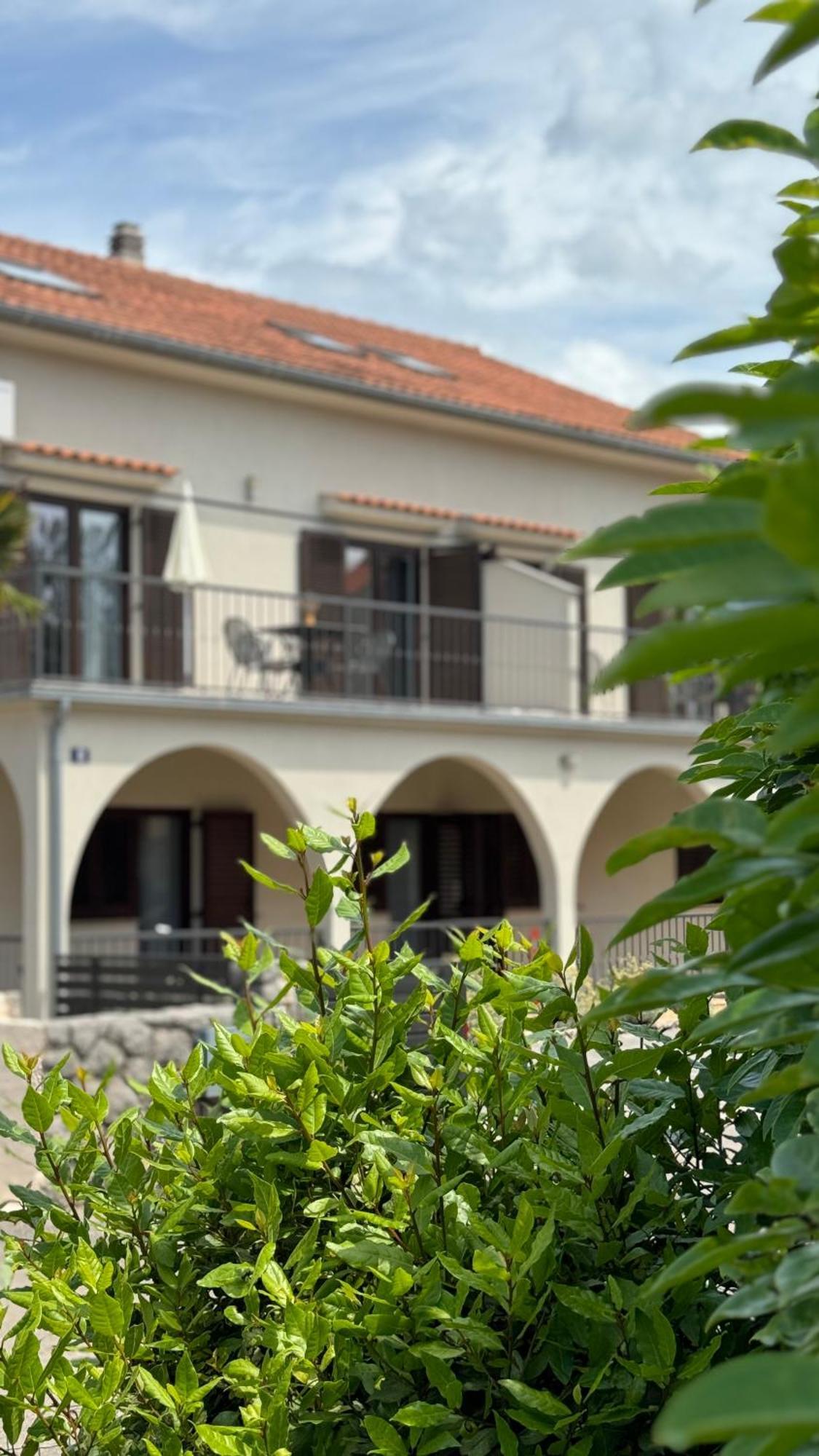 Apartments Ein Haus In Der Sonne Malinska Habitación foto